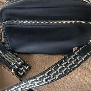 Lululemon everywhere Crossbody Bag 2L with monogram Strap